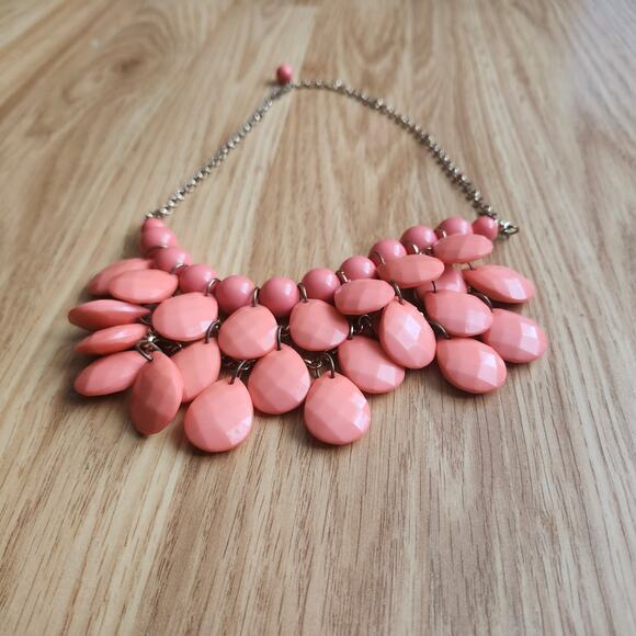 Coral Peach Bib Statement Necklace Gold Tone Chain Faceted Teardrop Dangles 20in - Picture 7 of 8